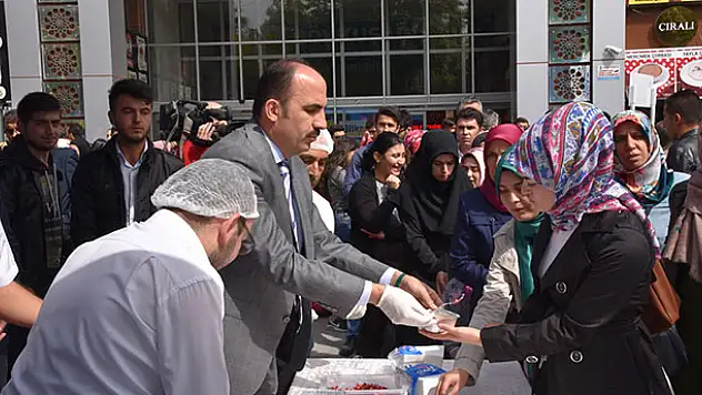 Selçuklu'dan öğrencilere aşure ikramı