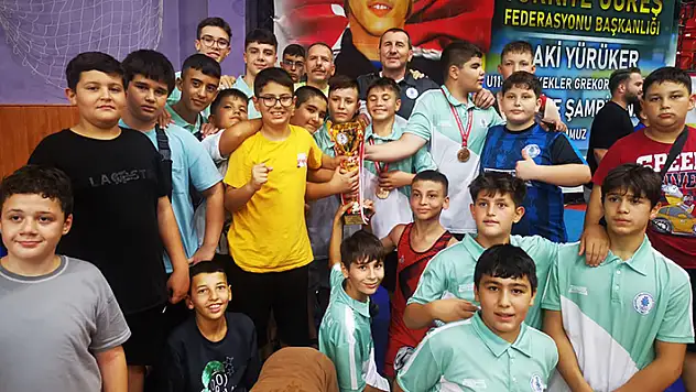 Selçuklu, güreşte Türkiye şampiyonu