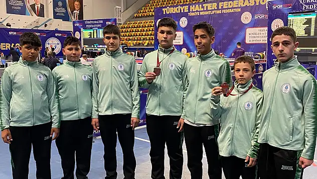 Selçuklu Halter Takımı, Ankara'da 2 madalya kazandı