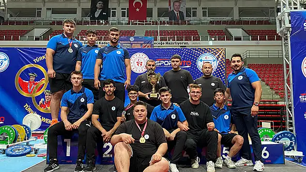 
Selçuklu, halterde üçüncülük elde etti