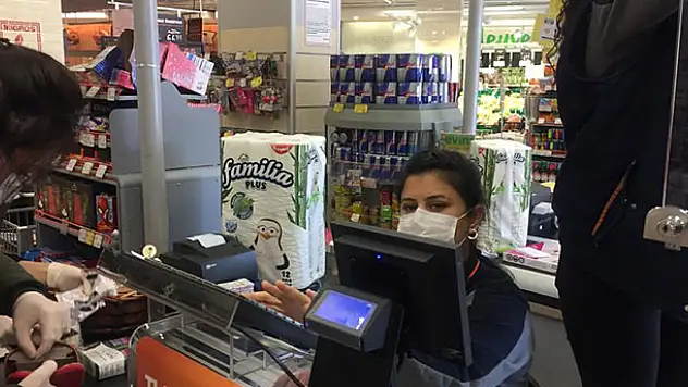 Selçuklu ilçesinde bakkal ve market çalışanları yaygın biçimde maske kullanıyor