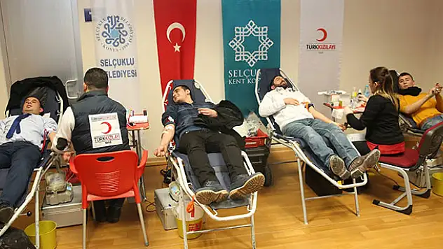 Selçuklu Kent Konseyinden Kızılay'a destek