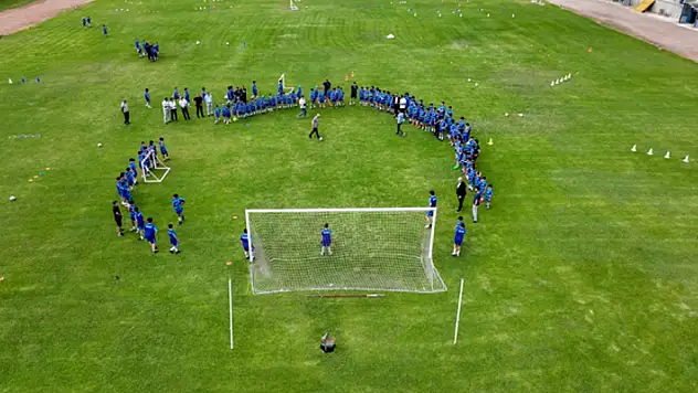 Selçuklu'da 2 bin 843 öğrenci futbol branşında eğitim alıyor