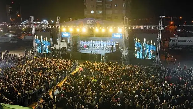 Selçuklu'da 90'lar Pop Konseriyle kış etkinliği coşkusu yaşandı