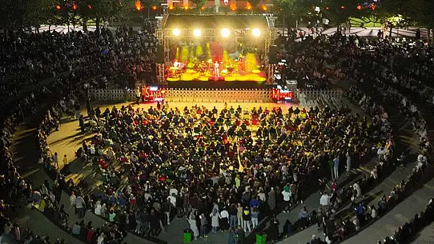 Selçuklu'da iki gün boyunca 90'lar pop rüzgarı esti