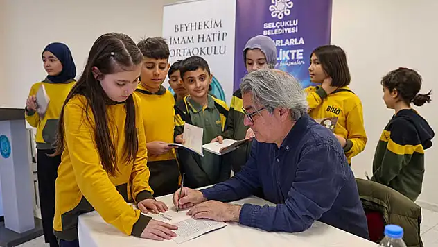 Selçuklu'da 'Okur Yazar Buluşmaları' Sürüyor