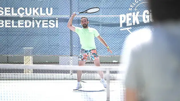 Selçuklu'da tenis kayıtları sürüyor