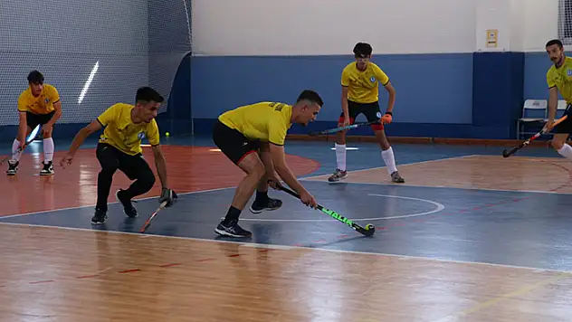 Selçuklu'dan 6 hokeyciye milli davet 