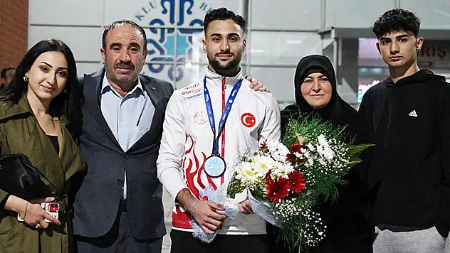 Selçuklulu Çetin Karapınar, Konya'ya büyük gurur yaşattı