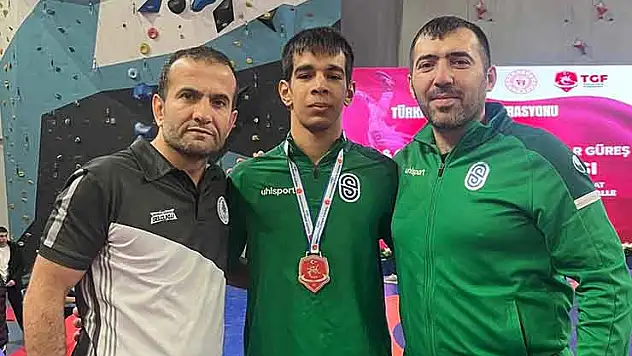 Selçuklulu güreşçi, Türkiye ikincisi oldu