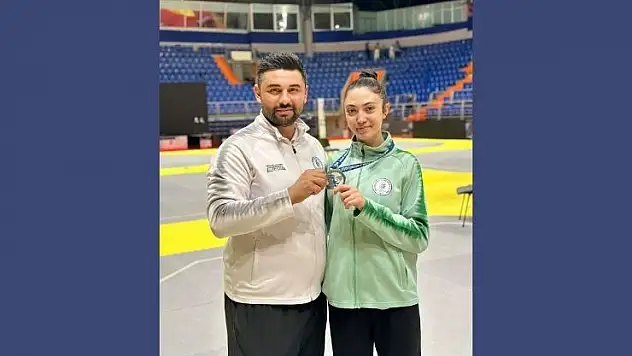 Selçuklulu Zeynep Duru'dan gümüş madalya