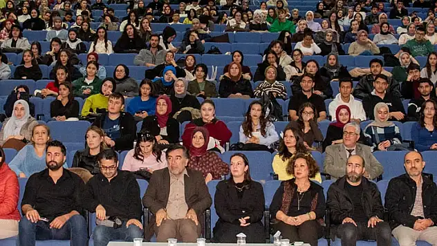 Selçuk'ta iletişim ve psikoloji konuşuldu
