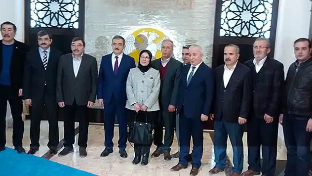 SELSİAD'dan Rektör Mustafa Şahin'e ziyaret