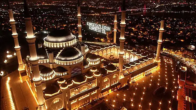 Sema kapılarının açıldığı Kadir Gecesi bugün idrak edilecek