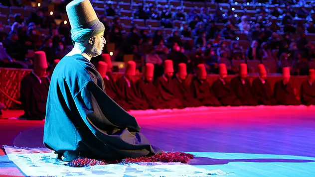 Semazenlerin ritüelleri 'Allah'a yolculuğu' anlatıyor