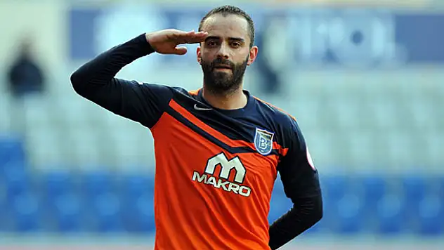 Semih Şentürk'ten Amed tribünlerine asker selamı