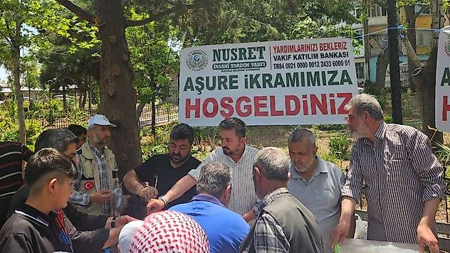 Şemsi Tebriz-i Camisinde 1000 kişilik aşure dağıtıldı