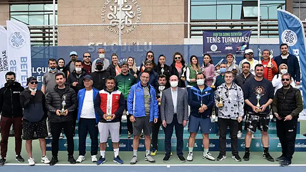 Senyör Tenis Turnuvası'nda kupalar sahiplerini buldu