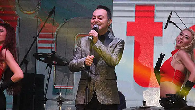 Serdar Ortaç Konya'da sevenleriyle buluştu