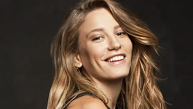 Serenay Sarıkaya'nın yeni komşuları Şebnem ve Asena