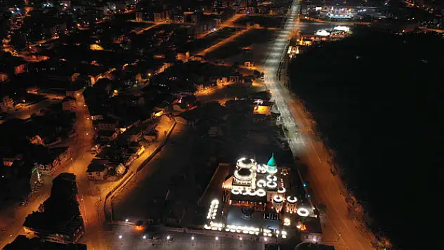 Sessizliğinin hakim olduğu Konya'da cadde ve sokaklar havadan görüntülendi