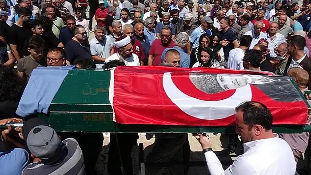 Sevgilisi tarafından öldürülen Derya öğretmen Karaman'da toprağa verildi
