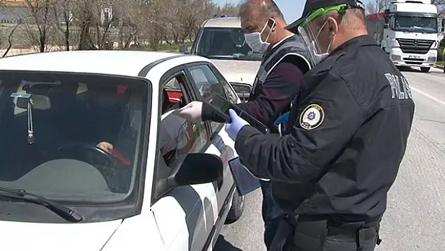Seyahat belgesini eksik aldı, yakalanınca 'Komutana söyledim ben' dedi