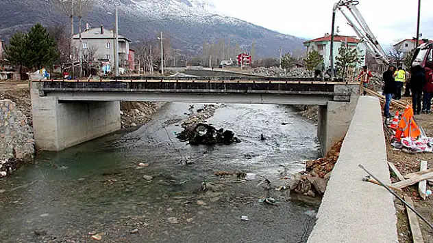 Seydişehir Akçay Deresi'ne köprü inşa ediliyor
