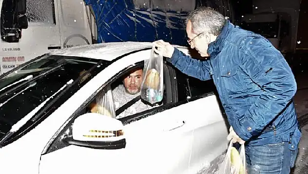 Seydişehir-Antalya kara yolunda mahsur kalanlara kumanya dağıtıldı
