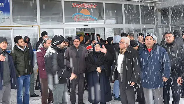 Seydişehir-Antalya karayolu yoğun kar yağışı nedeniyle ulaşıma kapandı