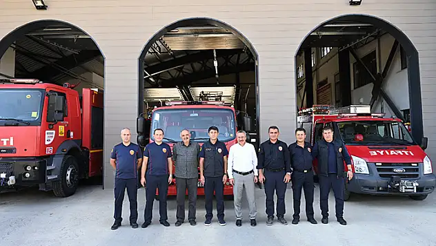 Seydişehir Belediye Başkanı Mehmet Tutal, itfaiye personeline saat hediye etti
