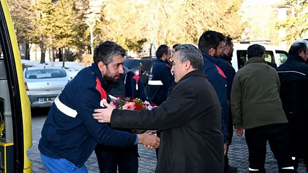 Seydişehir Belediye Başkanı Tutal arama kurtarma ekibine 1 maaş ödül verdi
