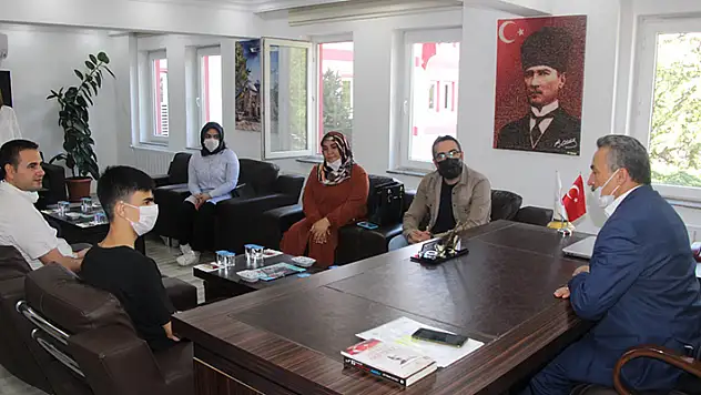 Seydişehir Belediye Başkanı Tutal'dan, Seydişehirli LGS birincisine altın hediyesi
