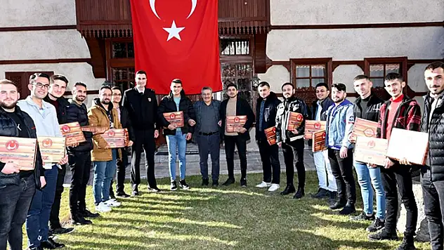 Seydişehir Belediye Başkanı Tutal, ilçede askere gidecek gençlerle bir araya geldi

