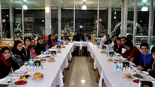 Seydişehir Belediye Başkanı Tutal, şampiyon sporcularla bir araya geldi
