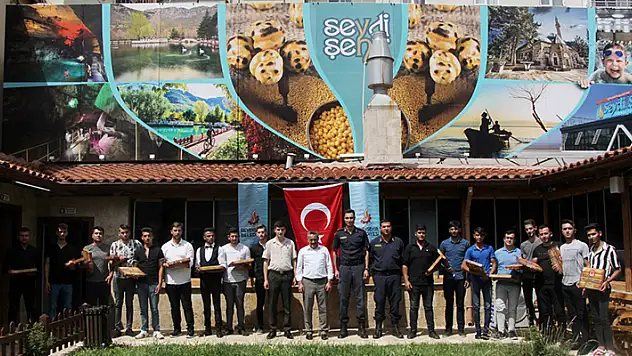 Seydişehir Belediye Başkanı Tutal, vatani görevini yerine getirecek gençlerle buluştu
