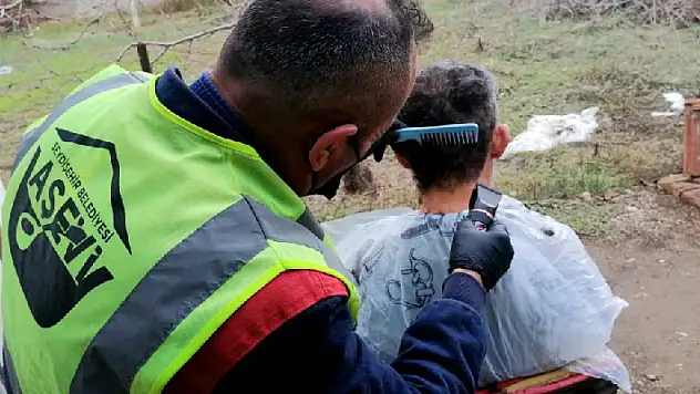 Seydişehir Belediyesi hasta ve yaşlılara evde berber hizmeti veriyor
