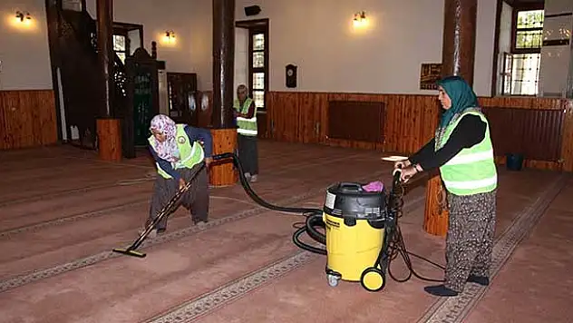 Seydişehir Belediyesi İbadethaneleri Temizliyor