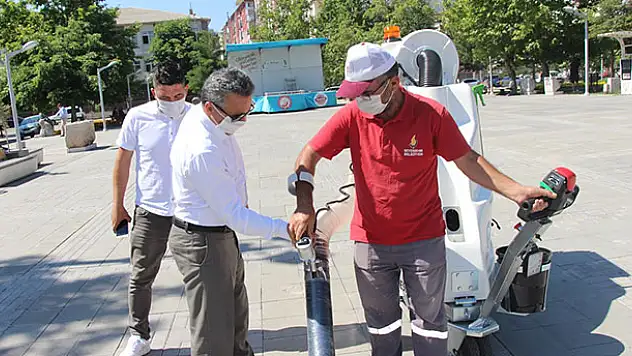 Seydişehir Belediyesi iki elektrikli yol süpürge aracı aldı