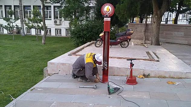 Seydişehir Belediyesi ilçenin iki faklı noktasına bisiklet tamir istasyonu kurdu
