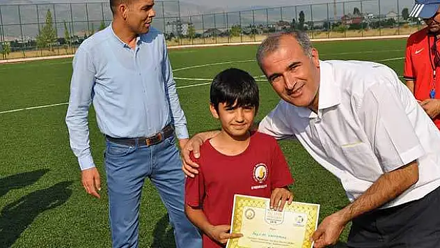 Seydişehir Belediyesi Yaz Spor Okulu Futbol Kursunu Tamamladı