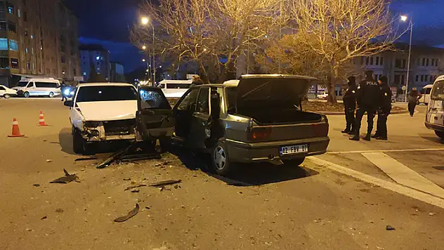 Seydişehir'de 2 otomobil çarpıştı, 1 kişi yaralandı