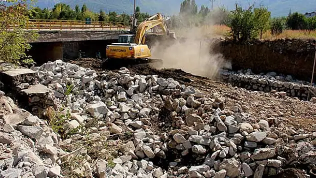 Seydişehir'de Akçay Deresi ıslah ediliyor