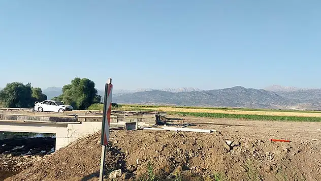 Seydişehir'de beton bloğa çarpan otomobilin sürücüsü yaralandı
