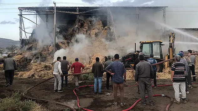 Seydişehir'de bin balya saman yandı

