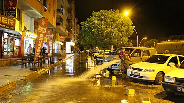 Seydişehir'de cadde ve kaldırımlarda bayram temizliği