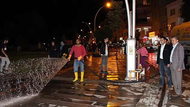 Seydişehir'de cadde ve sokaklar yıkandı