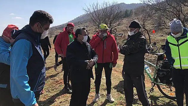 Seydişehir'de Çaltepe'de meşe palamudu ve badem ekildi