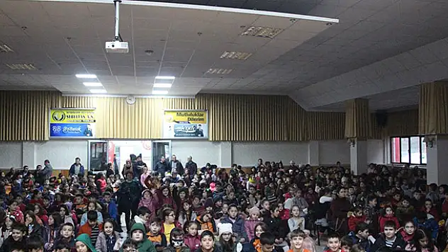Seydişehir'de çocuk tiyatrosu sahne aldı