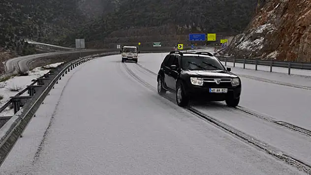 Seydişehir'de dolu etkili oldu
